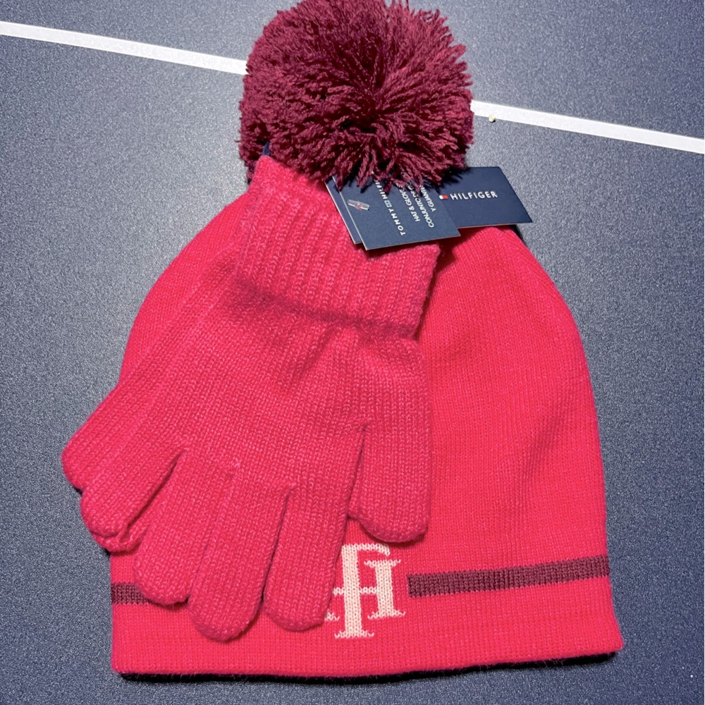 Tommy Hilfiger girls hat and glove set